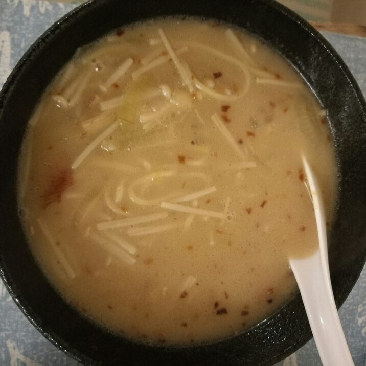 焦がしにんにく豚骨ラーメン